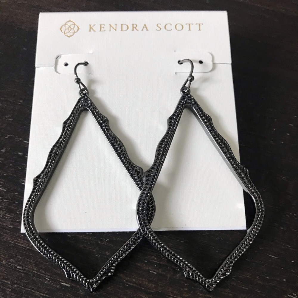 NWOT Kendra Scott Sophee Drop In Gunmetal